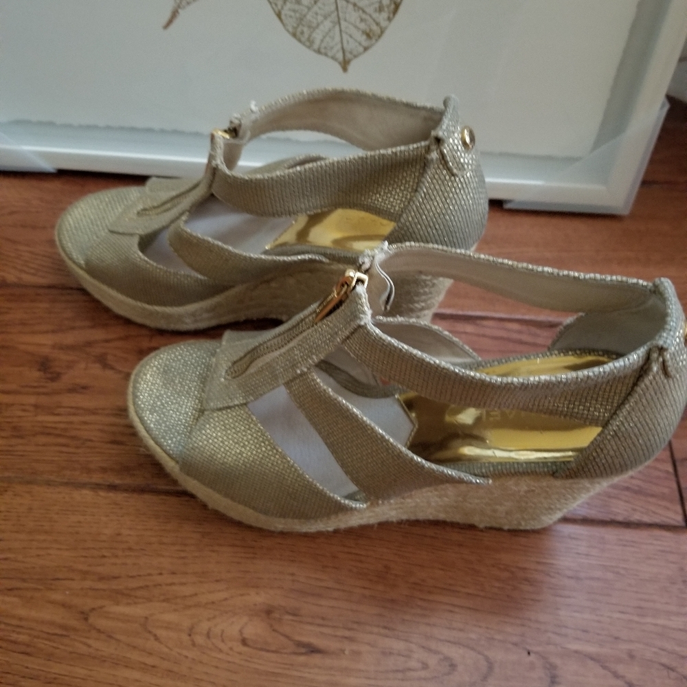 Michael kors Berkley wedge sandal, size 7.5, gold/tan